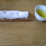 cafe茨木湯 - おしぼりと、お茶をだしてくれましたo(^o^)o