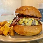 Brown Burger - ベーコンチーズバーガー