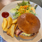 Brown Burger - ベーコンチーズバーガー