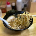 ラーメン 三亀 - 麺リフト