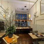 吉祥寺 わるつ - お席の間隔は広めに配置しております。