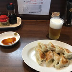 ぎょうざの店 黄楊 - 餃子、ビール