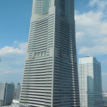 横浜モノリス - 窓際から見えるランドマークタワー