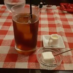 ビストロ デ トロワ - ドリンクにマシュマロがついてる
