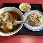 双喜 - 銚子の路地裏の名店に約4年ぶりの再訪でラーメンセットを食べました。値段は4年前から殆ど変わってませんでした。チャーハンがオススメです。