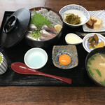 Ajidokoro Oomori - 生シラスとイワシ刺身の親子丼 1540えん