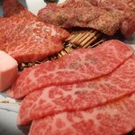 Yakiniku 名もなき名店へ 一切入魂一枚売り焼肉 - 