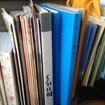 ウナ カサ デ グビグビ エルヌビチノ - ビール専門書がいっぱい！