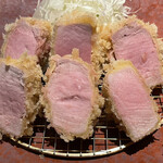 カツレツMATUMURA - 断面がピンク色のカツレツ！