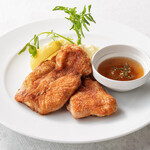 이와테현산 청류닭의 로스트 오리지널 향신료와 마늘 소스