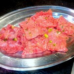 焼肉セリナ - タンスジ　￥550