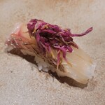 龍寿し - ◇鯛 たいと(かきのもと)菊を添えて