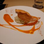 オルト - この日は信州サーモン。芥子の実が御洒落にまぶされていてソースはパプリカ。リゾットは熟れ鮨を応用したものとな？ 202209