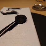 オルト - 突き出しはここのオリジナルとな？青森の大蒜を効かせてソースはイカスミ 202209