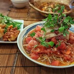 中華処 青天 - トマト冷麺、揚げ盛り3種