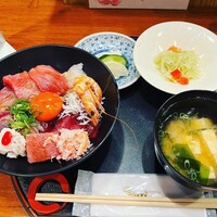 味菜 - 海鮮丼+生卵