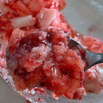 Rebirth Village - 砂糖不使用の｢100%イチゴのみ｣のジャムが､かき氷の底にINしている｡
            自然な甘さが優しいね♪