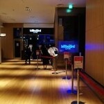 ビルボードライブ東京 - 入口手前、広々として良き