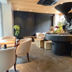 三ツ豆珈琲 - 店内の雰囲気
                                (ほぼ満席でしたので入り口付近のこちらのみ撮影)