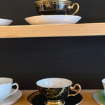 三ツ豆珈琲 - こちらは『大倉陶園』の社長さんでも
      なかなかお目にかかれない貴重なお品なんだそう✧‧˚