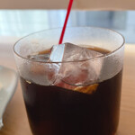 三ツ豆珈琲 - ネルドリップアイスコーヒー
      お豆は専用のブレンドを使用。
      随所に拘りが感じられます✧‧˚