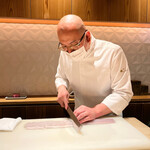 銀座 しのはら - 鱧の骨切り