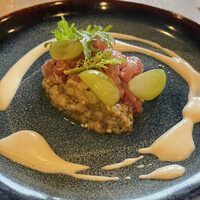 anchoa - ○ カツオと茄子、ニンニクとアーモンド風味のソース