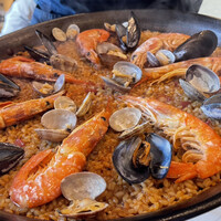 anchoa - 魚介のパエリア　オーダーした席に完成を見せてくれます