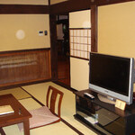 葛城 北の丸 - 古きよき日本建築ですが　部屋のテレビは当時最新鋭の32インチデジタルハイビジョンでした　日本サッカー協会的リストではリスト５番目の合宿地だったようですが　 トルシエのゴリ押しでここになったそうです