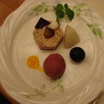 葛城 北の丸 - スイーツも美味でした その前の炊き込みご飯が大変おいしくて　おかわりもありますというので　ステーキのおかわりをお願いしたら 気持ちよく断られました