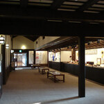 葛城 北の丸 - ロビーの近くにサッカーワールドカップ関連の展示がありました　選手全員のサインや写真が飾ってあります　トルシエのサインには　もちろん「必勝」の文字　私のＴshirtにも　「必勝」と書いてくれました　