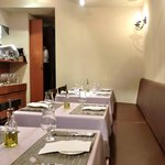 Giglio - 店内のテーブル席の風景です