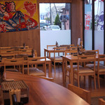 浜焼太郎 - カウンター、テーブル席もございます。