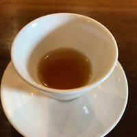 ラトリエ まる耕 - 琥珀の澄み切ったコンソメスープ