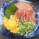 引野新鮮市場 - 料理写真:魚屋さんの鮪丼(税抜)398円 ※開封後/拡大 (2022.09.11)