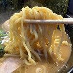 家系ラーメン クックら - 麺リフト。