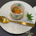 トゥ・ラ・ジョア イズム - ★秋のムース
      松茸と根室の雲丹、平目のムースの洋風土瓶蒸し