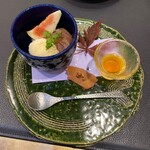 トゥ・ラ・ジョア イズム - ★香ばし蕎麦のデザート
      蕎麦のアイス、梨のシャーベット、無花果と梨の麺、無花果、そば粉のチュイル、そば豆