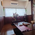 Beruekippu - 店内小上がり席
      この席には今回初めて座った
      4人だとテーブル広くないとキツイからかな？