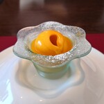 ベルエキップ - 甘く酸味のあるサッパリとした味わいのマンゴーアイス
      と卵黄と合わされている濃厚な円味あるマンゴーアイス
      の組み合わせが面白い味わいで美味しいねえ！