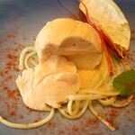 ベルエキップ - 皿を揺するとプルンプルン揺れる柔らかさ！﻿ スプーンを入れると中のソースが溢れてくる。﻿ 味はオマール海老の風味とミルキーな感じが﻿ 美味しい味わい