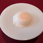 ベルエキップ - ◯明太子のブランマンジェ
      このお店のスペシャリティとなる。
      見た目はフルーツなんだけど
      明太子の味わいとミルキーな味わいが合わさり
      これは美味しいねえ。