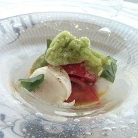 アロマフレスカ 名古屋 - 赤トマト青トマト、イタリア産モッツァレラチーズのサラダ
