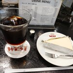 ウエスト - アイスコーヒーとレアチーズケーキ。