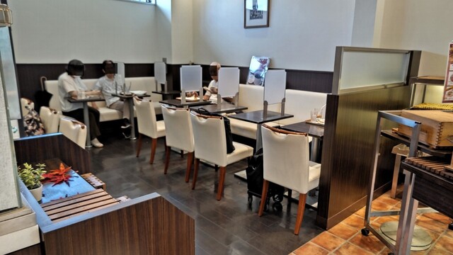 Kobeya Breads Cafe Hanakoganei Ekiten photo 4