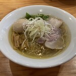 Mendokoro Guriko - 鶏塩味玉らーめん（970円）