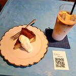 ペチカスケマサコーヒー - 席を取ったらQRコードでメニューを見ますが注文はレジで　現在お会計は現金のみ