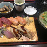 江戸前寿司 ちかなり - ランチお好み　まぐろ、鮭、あじ、あなごに茶碗蒸しと味噌汁