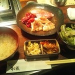 薩摩 牛の蔵 大門店 - ご飯、味噌汁、ナムル、キムチ付き