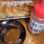 echigohizoumemmujinzou - 味噌だれで食べる餃子